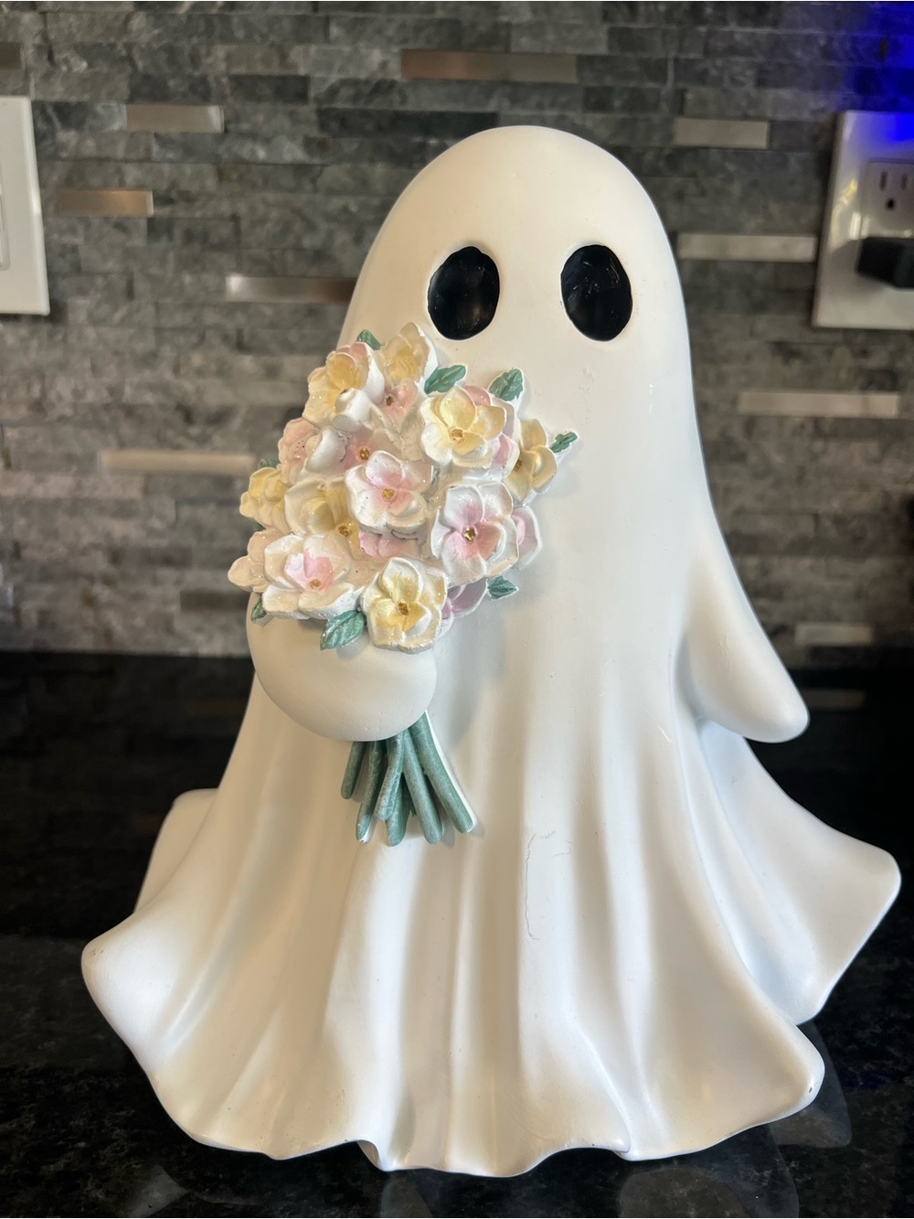 BEAUTIFUL!! Large BRIDAL Ghost Holding Glittery Flower Bouquet… 11 inches tall!!